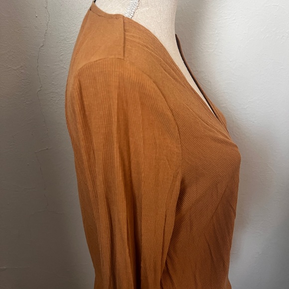 BCBGMAXAZRIA Women's Surplice Faux Wrap Knit Top Size XS - Picture 7 of 13